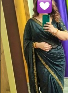 Couple with place Gurgaon - Intérprete de adultos in Gurgaon Photo 3 of 4