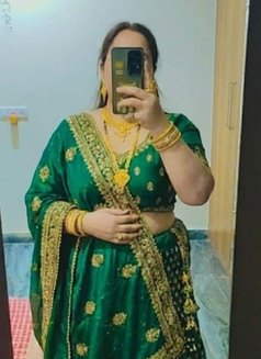 Couple with place Gurgaon - Intérprete de adultos in Gurgaon Photo 4 of 4