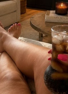Couple with place Gurgaon - adult performer in Gurgaon Photo 3 of 3