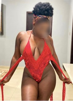 Courtney - escort in Essex Photo 3 of 4