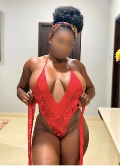 Courtney - escort in Surrey Photo 3 of 5