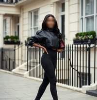 Courtney - escort in Surrey
