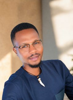 Crazydoc - Acompañantes masculino in Lagos, Nigeria Photo 2 of 6