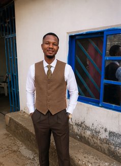 Crazydoc - Acompañantes masculino in Lagos, Nigeria Photo 5 of 6