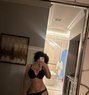 Creambaby - puta in Sydney Photo 1 of 3
