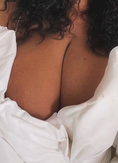 Creamer - escort in Noida Photo 1 of 3