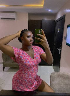 Creamyy P - Masajista in Lagos, Nigeria Photo 4 of 6