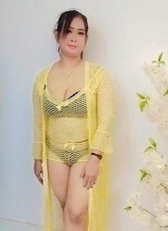 Crescencia - puta in Madinah Photo 4 of 5