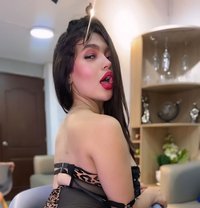 Cris at your service - puta in Manila