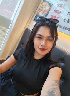 Cris - escort in Dubai Photo 1 of 2