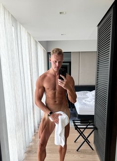 Crisbieri - Male escort in Vancouver Photo 17 of 17