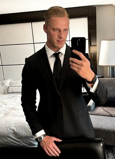 Crisbieri - Male escort in Vancouver Photo 18 of 18