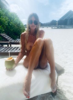 Crissy - escort in Dubai Photo 15 of 15