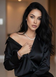 Cristal - escort in Doha Photo 4 of 5