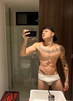 Cristian - Male escort in Dubai Photo 5 of 8
