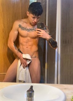 Cristian - Male escort in Dubai Photo 7 of 8