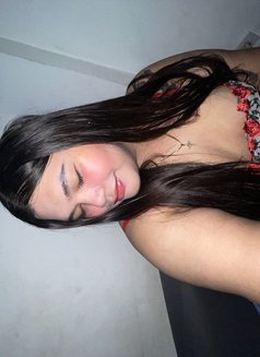 Cristiene - Acompañante in Manila Photo 3 of 4