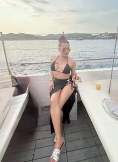 Cristina Filipina - Acompañantes transexual in Madrid Photo 3 of 8