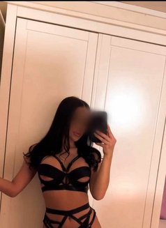 Emma - puta in Munich Photo 6 of 6