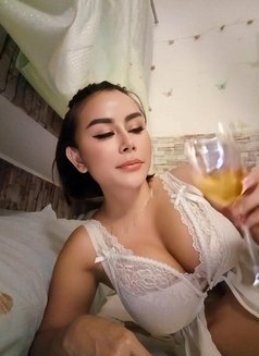 Cristina - escort in Abu Dhabi Photo 21 of 25