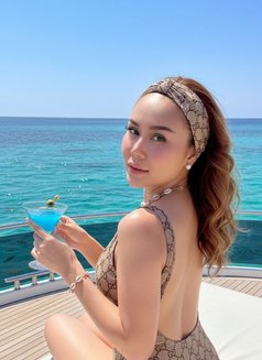 Cristina - escort in Abu Dhabi Photo 19 of 20