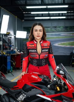 Cristina - escort in Abu Dhabi Photo 24 of 28