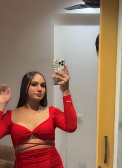 Crystal Oberoi - Transsexual escort in New Delhi Photo 9 of 14