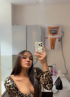 Crystal Oberoi - Transsexual escort in New Delhi Photo 11 of 14