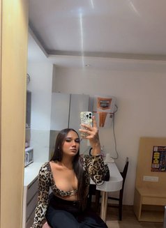 Crystal Oberoi - Transsexual escort in New Delhi Photo 12 of 14