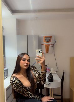 Crystal Oberoi - Transsexual escort in New Delhi Photo 13 of 14