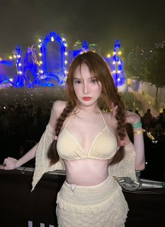 Crystal - escort in Seoul Photo 6 of 9