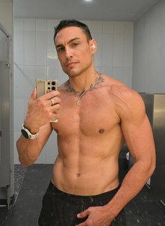 Cuban Hung - Male escort in Sydney Photo 1 of 10