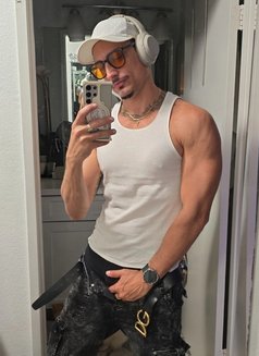 Cuban Hung - Male escort in Sydney Photo 3 of 10