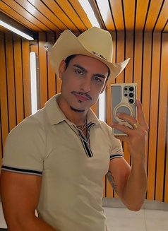 Cuban Hung - Male escort in Sydney Photo 4 of 10