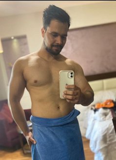 Cuckold Threesom Special - Acompañantes masculino in Noida Photo 1 of 2