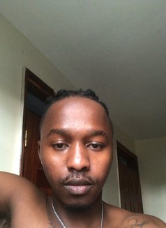 CUMMALOT - Male escort in Nairobi Photo 6 of 7