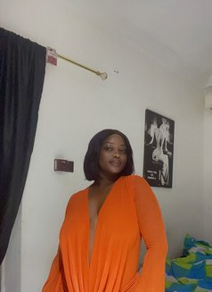 Cupcake - puta in Lagos, Nigeria Photo 1 of 2