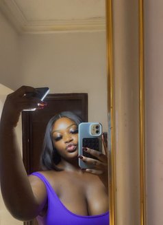 Cupcake - puta in Lagos, Nigeria Photo 2 of 2
