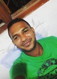 male MASSAGE therapist colombo - masseur in Colombo Photo 1 of 4