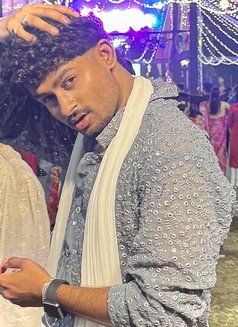 Curly - Male escort in Udaipur Photo 1 of 3