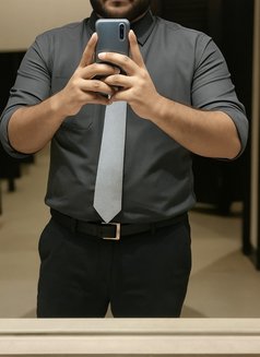 Curves Davey - Male escort in Colombo Photo 5 of 5