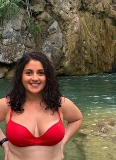 Curves - escort in Al Ain Photo 1 of 2