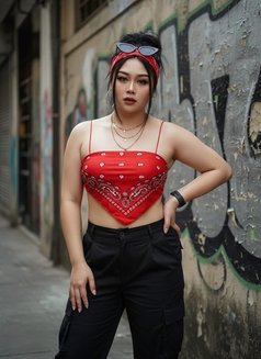 Curves - escort in Bangkok Photo 1 of 5