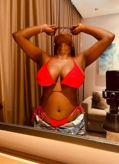 Curvy African BJ massage Queen Whitefiel - puta in Bangalore Photo 5 of 8