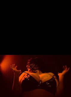 Curvy Akira - adult performer in Hyderabad Photo 3 of 6