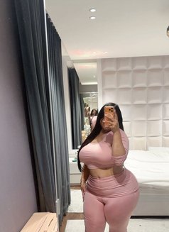 Curvy babe - escort in Riyadh Photo 11 of 13