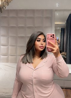 Curvy babe - escort in Jeddah Photo 7 of 10