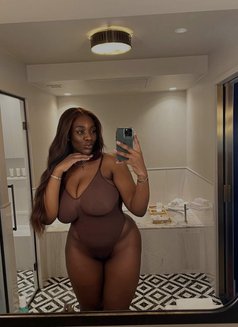 Curvy - escort in Beirut Photo 5 of 5