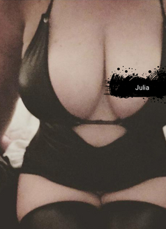 Curvy Busty Julia - escort in Seoul Photo 4 of 5