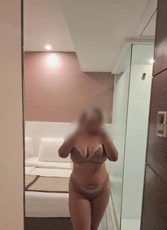 Curvy Girl Divyaa - escort in Mumbai Photo 1 of 3